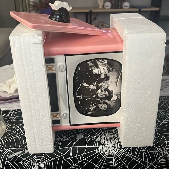 Mint condition Lucy TV Cookie Jar